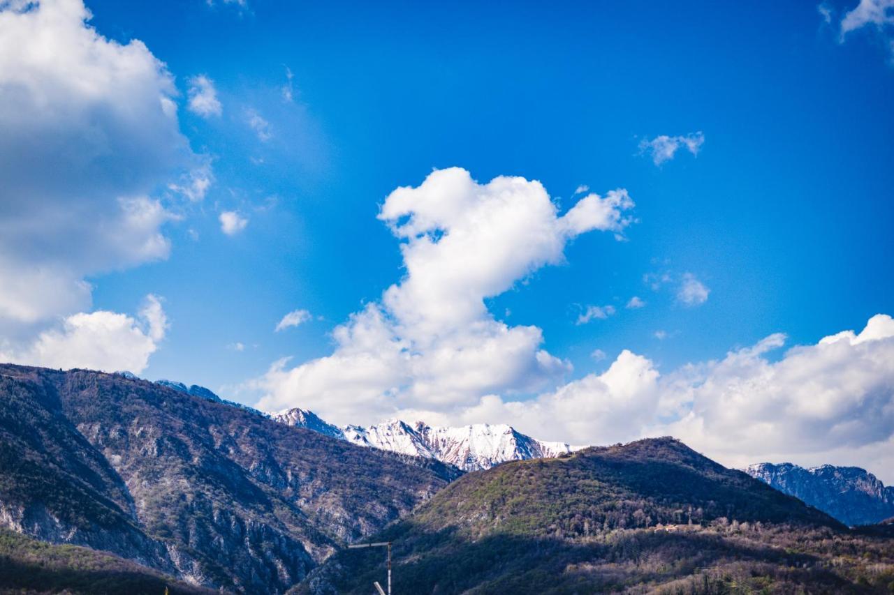 Appartamento Borgo Peschiere Maniago Bagian luar foto