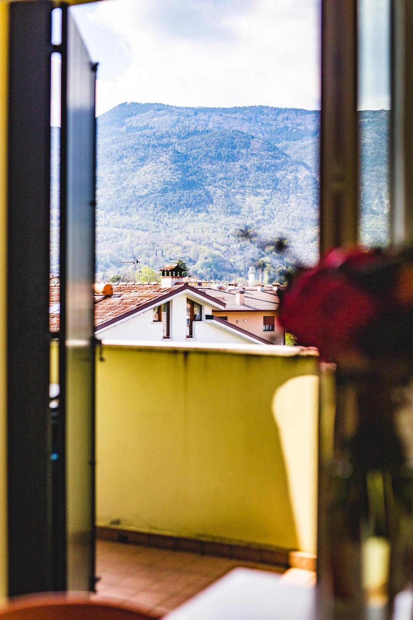Appartamento Borgo Peschiere Maniago Bagian luar foto